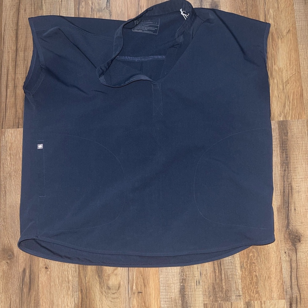 Size L Rafaela FIGS scrub top